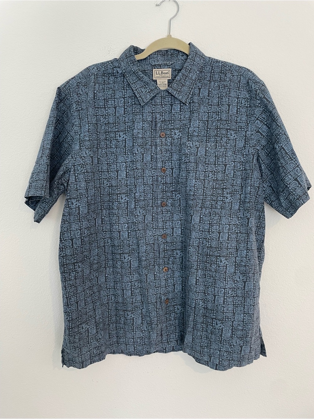 L.L. Bean Men's Navy Blue Aztec Short-Sleeve Button-Down Shirt